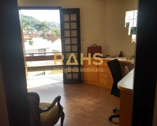 Imagem Linda e ampla residência em uma região tranquila do bairro América. Sobrado de dois andares, no p...