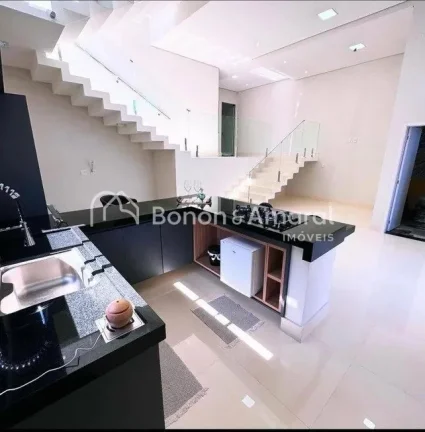 Imagem Apresentamos uma casa encantadora, ideal para criar momentos inesquecíveis com sua família. Com um...