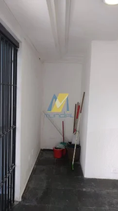 Imagem Prédio Inteiro com Loja de Frente para Avenida - Estrutura Ampla