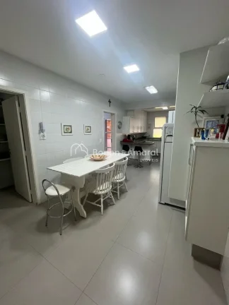 Imagem Apartamento com living para dois ambientes com lareira, ampla varanda e quintal privativo, sala de j...
