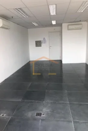 Imagem Sala comercial com sacada, 1 banheiro com condições de outro banheiro ou copinha, 2 aparelhos de a...