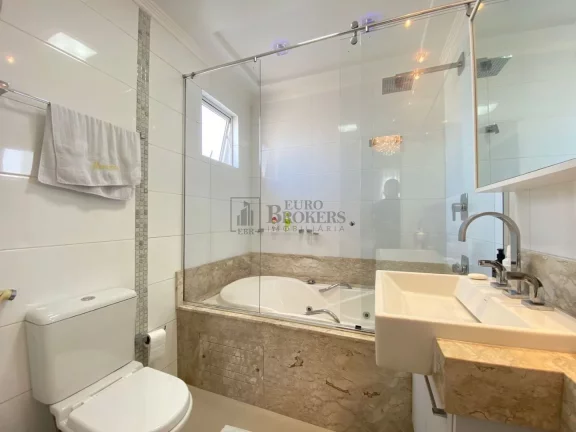 Imagem Apartamento com 3 dormitórios à venda no Centro de Balneário Camboriú/SC