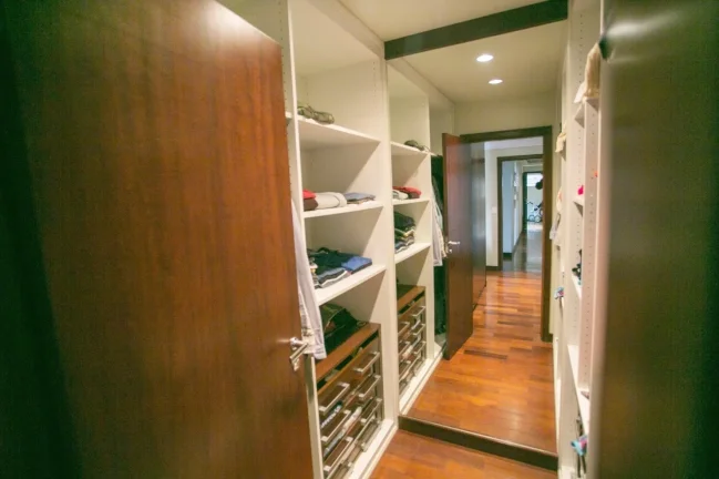 Imagem Apartamento 290M², 1 Por Andar, 3Q, 3 Suítes, 3 Banheiros, 4 Vagas, Academia, Piscina, Piscina Aquecida, Quadra, Salão de Jogos e Festas, Closet.