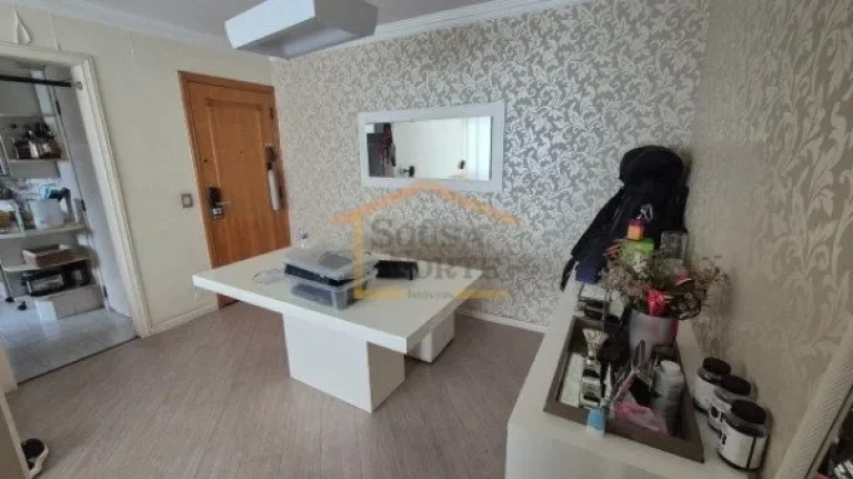Imagem Apartamento mobiliado com 2 dormitórios, 2 banheiros e 1 vaga de garagem. Possui sala de estar e ja...