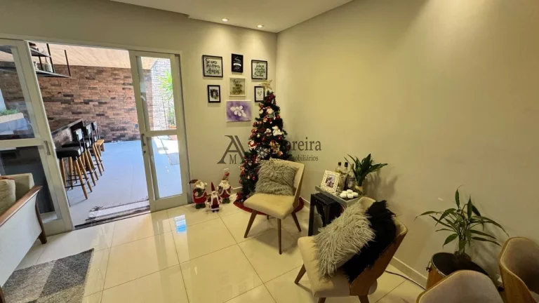 Imagem Casa em Condomínio à Venda em Jundiaí-SP Residencial Thina: 3 Quartos, 1 Suíte, 2 Salas, 3 Banheiros, 2 Vagas de Garagem - Jardim Carolina, 110m²