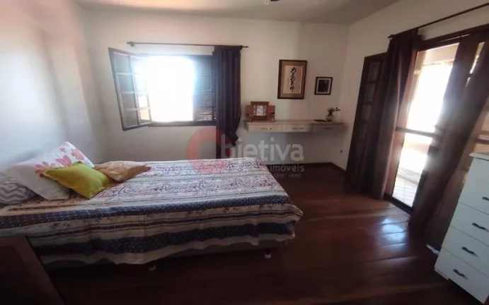 Imagem Casa independente a venda de 5 quartos no cond. dos Pássaros em Cabo Frio