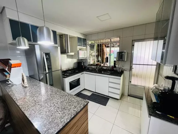 Imagem Casa duplex à venda, 2 quartos, 2 vagas, IMPERIAL - Santa Luzia/MG