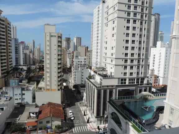 Imagem Apartamento com 3 dormitórios à venda no Centro de Balneário Camboriú/SC