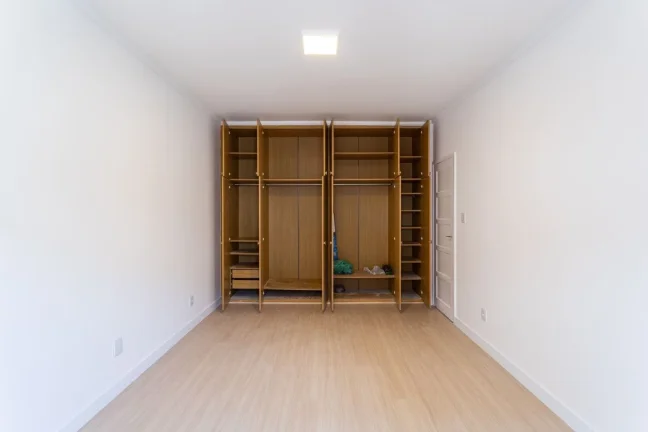 Imagem Apartamento 57M² Reformado, 1Q, 1 Banheiro, 1 Vaga, Piscina, Churrasqueira, Academia, Piscina Aquecida, Salão de Festas e Jogos, Quadra, Playground.