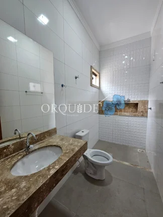 Imagem Imperdível! Casa à venda em Rio Verde-GO, no Residencial Parque dos Ipês, com 2 quartos, 1 suíte, 1 banheiro e 2 vagas de garagem.