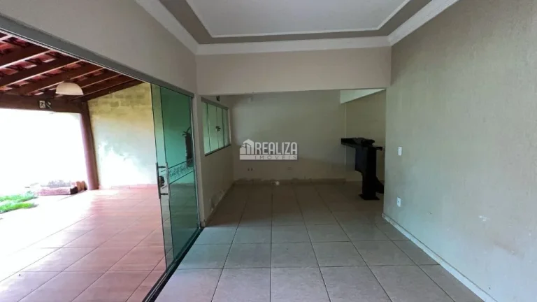 Imagem Casa à venda no bairro Jardim Maracanã, Uberaba - 2 dormitórios, suíte e churrasqueira!