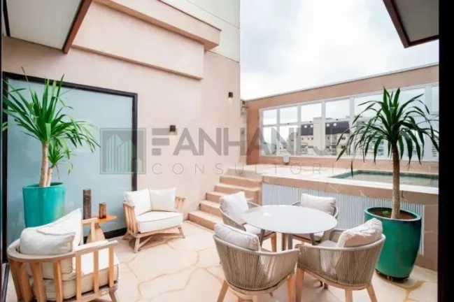 Imagem Luxuosa cobertura de 4 quartos na Vila Nova Conceição, São Paulo-SP: 4 suítes, 5 salas, 6 banheiros, 432m² de área.