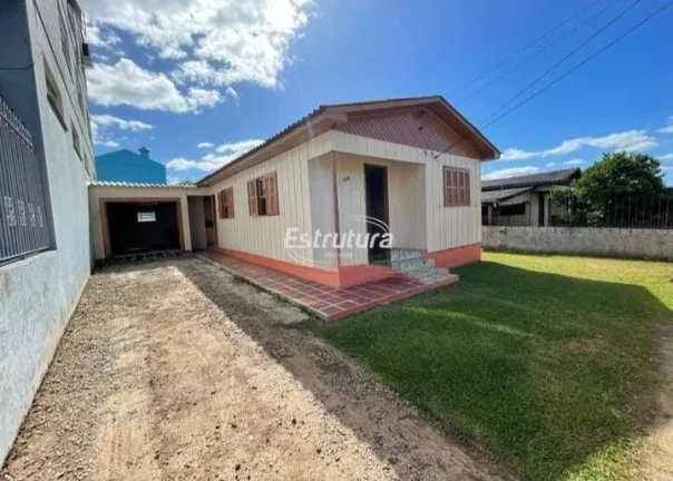 Belissima casa mista com dois dormitorios em locar tranquilo de se morar.
