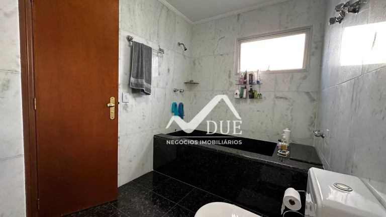 Imagem Cobertura duplex com 4 quartos, churrasqueira e piscina no condomínio à venda, 222 m² por R$ 1.550.000 - Ponta da Praia - Santos/SP
