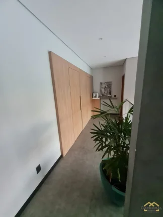 Imagem Casa Alto Padrão com 3 suítes e Piscina - Condomínio Brisas Jundiaí