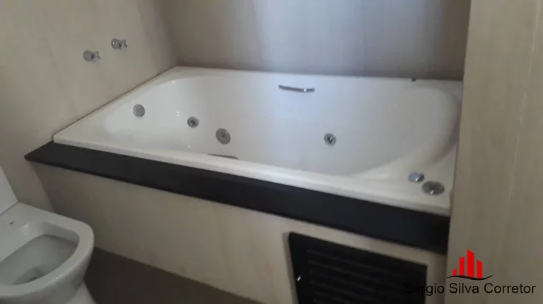 Imagem Casa com 05 Suítes à Venda, em Condomínio Fechado em Campos do Jordão SP.