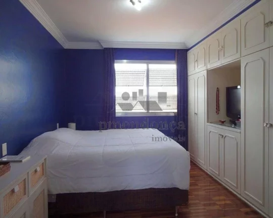 Imagem Apartamento totalmente reformado, andar alto, vista incrível, amplo living para 2 ambientes, 3 dorm...