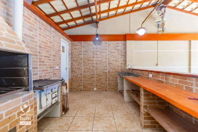 Imagem Sobrado de ESQUINA com ÁREA GOURMET com 3 quartos, 1 Suíte, 1 Demi-Suite, Área Gourmet à venda, 220 m² por R$ 899.900 - Portão - Curitiba/PR