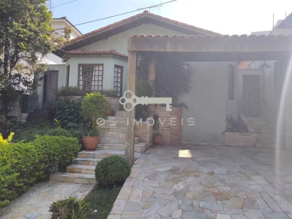 Casa à venda na Granja Viana – 3 dormitórios, 1 suíte !