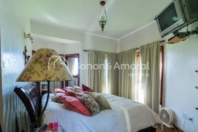 Imagem Linda e espaçosa casa com área construída de 600 m² em um terreno de 1.056 m². A residência, m...