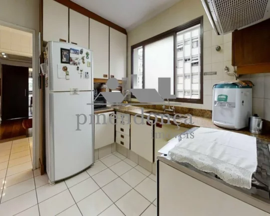 Imagem Apartamento à venda em Higienópolis com 3 suítes e 3 vagas, 210m2