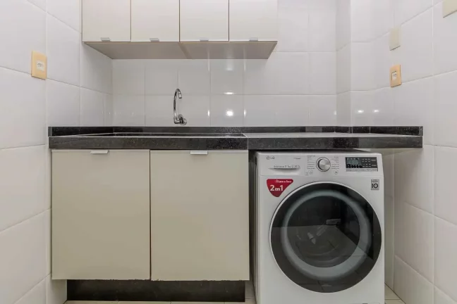 Imagem Apartamento mobiliado de 3 suítes sendo 2 demi e 2 vagas de garagem no Centro de Balneário Camboriú