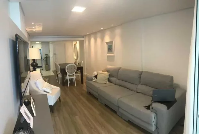 Imagem Apartamento quadra mar com 3 dormitórios e 2 vagas em Balneário Camboriú/SC