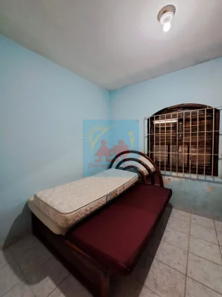 Imagem Casa à 200 metros da Praia de Mongaguá, com churrasqueira e garagem para dois veiculos 250mil