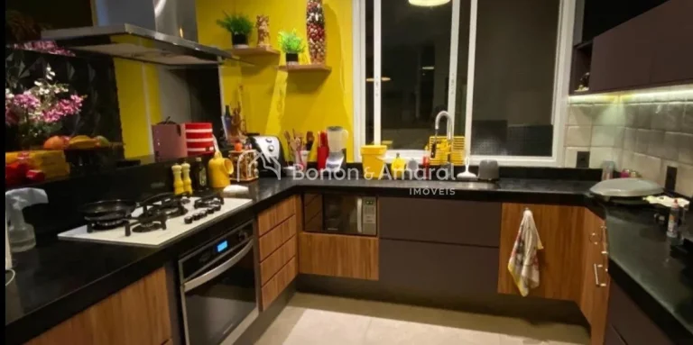 Imagem **Linda casa à venda em condomínio fechado com fácil acesso a Campinas**

Com mais de 600m² de t...