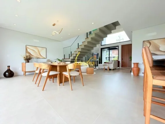 Imagem Sobrado com 04 suítes, 220m² mobiliado e decorado