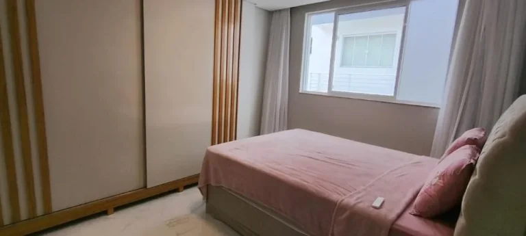 Imagem Aluguel de Apartamento de 3 quatros sendo 1 suíte em Gravatá, Navegantes - Temporada