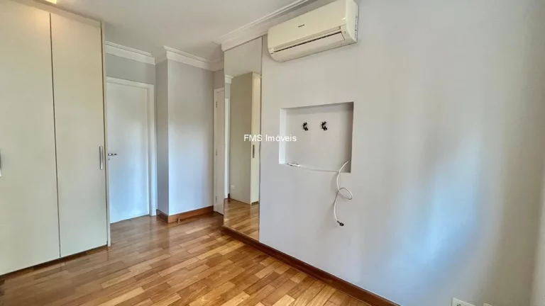 Imagem Apartamento para locação em Moema com 2 quartos, 1 suíte e 2 vagas de garagem