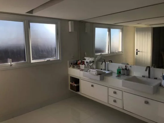 Imagem Linda casa venda em Macaé RJ , Cancela Preta 900m2.