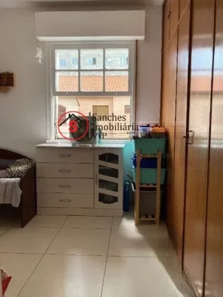 Imagem VENDA SOBRADO DE VILA NA MOOCA Rua tranquila e totalmente residencial, com monitoramento de câmeras Excelente localização, próximo a Igreja N. SRA. Do