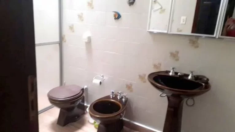 Imagem CASA LADO PRAIA - TODA REFORMADA - 3 DORMITORIOS S/UMA SUITE