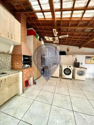 Imagem Imperdível! Casa à venda em São Paulo-SP, Vila Mariana, com 4 quartos, 1 suíte, 2 salas, 3 banheiros, 3 vagas de garagem e 185m².