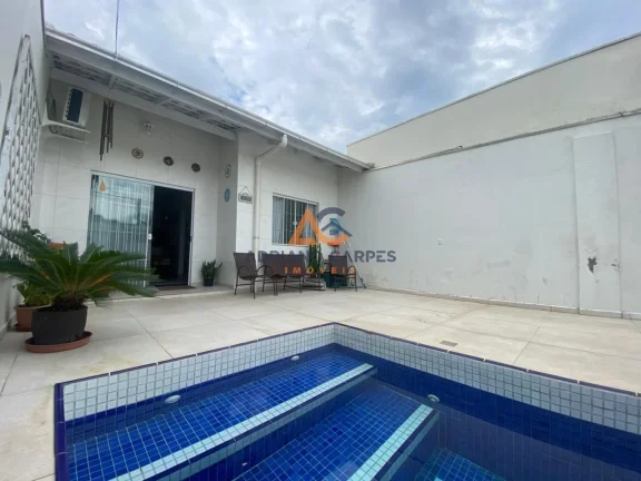 Casa geminada de 3 dormitórios, sendo 1 suíte master, com escritório e 2 vagas de garagem, localizado no bairro Gravatá - Adriano Carpes Imóveis vende