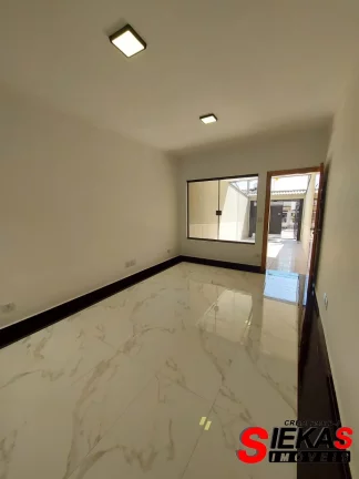Imagem Imperdível oportunidade: Casa à venda na Vila São Geraldo, São Paulo-SP! 3 quartos, 1 suíte, 1 sala, 2 banheiros, 2 vagas, 108m².