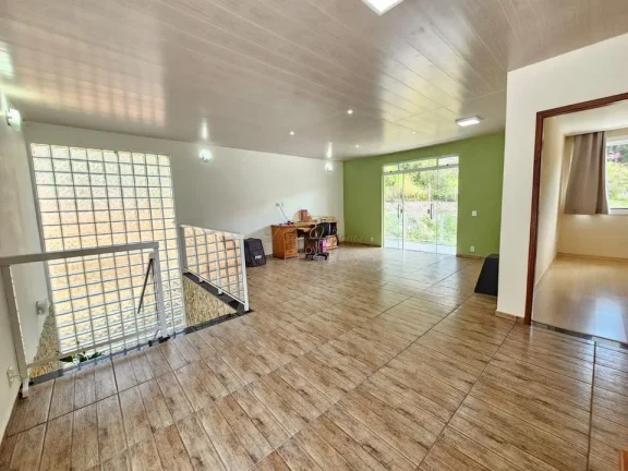 Imagem Casa em Condomínio para Venda em Teresópolis / RJ no bairro Vale Alpino