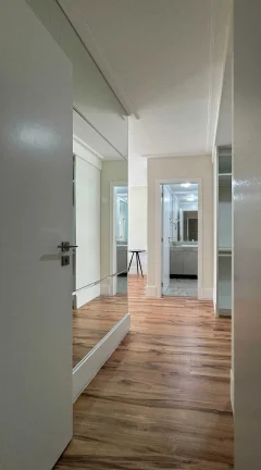 Imagem Apartamento com 3 Suítes e 2 Vagas de garagem em Florianópolis