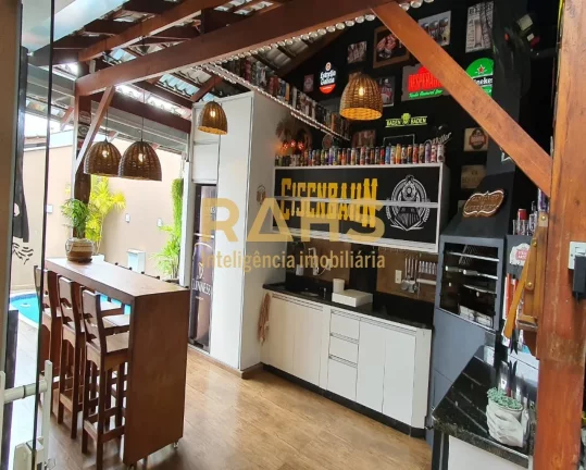 Imagem Lindíssima casa no Bairro Petrópolis. Imóvel possui uma suíte, mais dois dormitórios, sala de e...