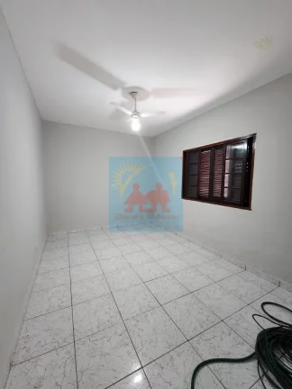 Imagem Casa com Piscina, Lote Inteiro Mongaguá - 4 dormitórios - 03 vagas de garagem