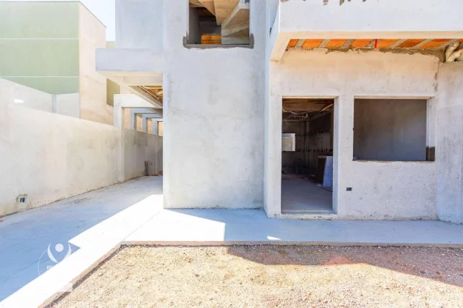 Imagem Sobrado em condomínio fechado - Estuda Permuta - 3 suítes, terraço com churrasqueira e 2 vagas de garagem a venda no Capão Raso