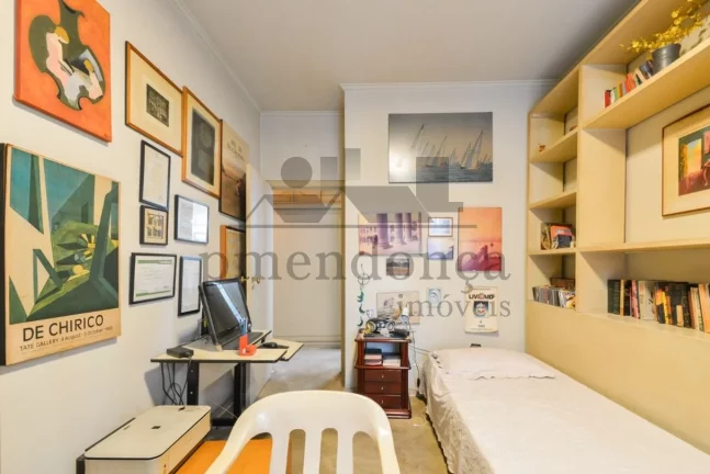 Imagem Apartamento no Jardim Paulista com 239m², 3 quartos (1 suíte) e 1 vaga.