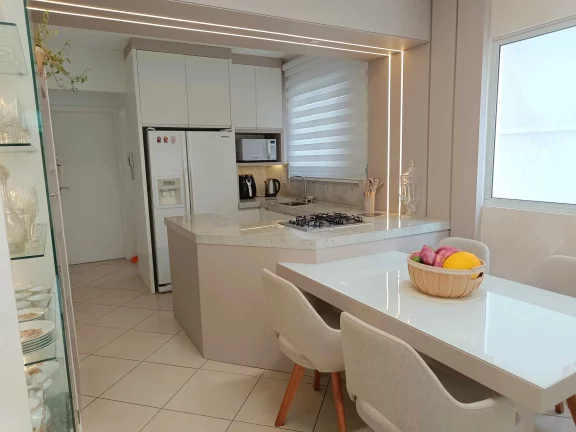 Imagem Apartamento com 3 dormitórios sendo 1 suíte e 1 vaga garagem no Centro de Balneário Camboriú