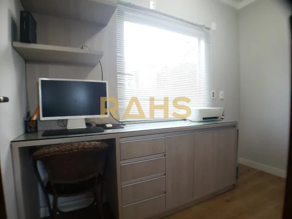 Imagem Belíssimo Sobrado averbado à venda em rua sem saída no bairro Iririú em Joinville SC - 990 mil S...