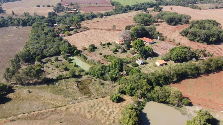 Imagem Chácara com 4 dormitórios à venda, 16100 m² por R$ 850.000,00 - Bairro Guarapó - Tatuí/SP