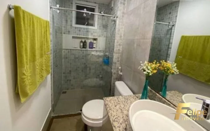 Imagem EXCELENTE OPORTUNIDADE! Cobertura duplex com vista para o mar, nada quadra da Praia de Itaparica.