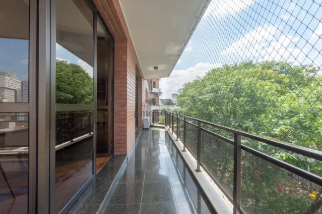 Imagem Apartamento amplo, com piso de tábuas largas de ipê, terraço, living para 02 ambientes, lavabo, a...