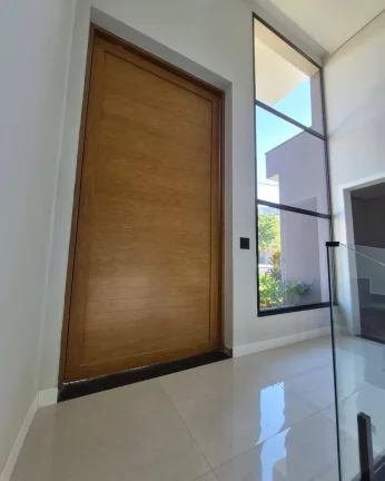 Imagem Casa com Piscina e espaço para viver.